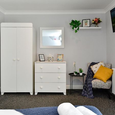 Free Parking - Heart Of The City - Superb Townhouse & Garden - Peaceful Area But Only 5Min Walk To Beach, Shops, Bars, Arena, Marina, Parks Swansea Eksteriør billede