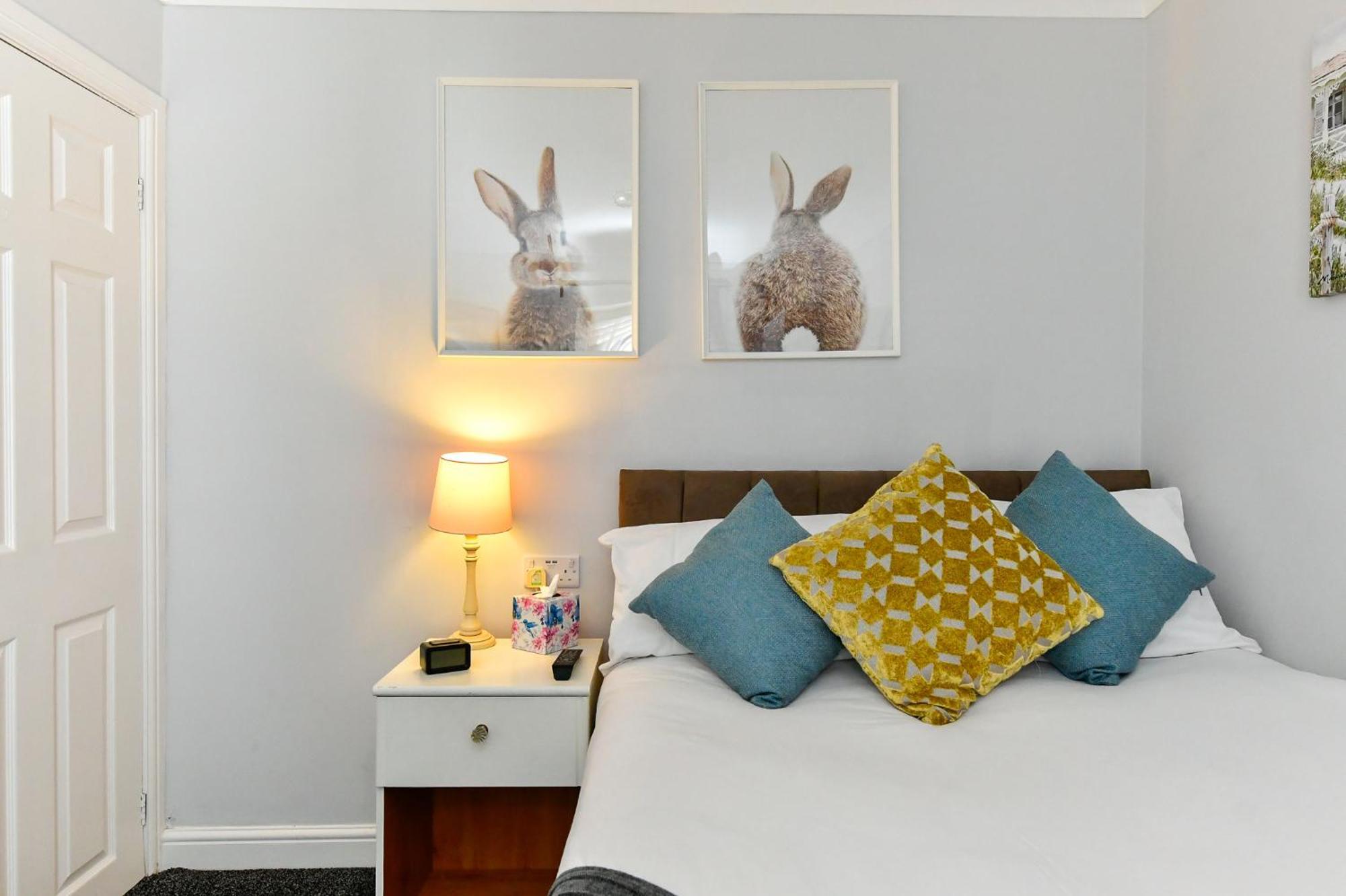 Free Parking - Heart Of The City - Superb Townhouse & Garden - Peaceful Area But Only 5Min Walk To Beach, Shops, Bars, Arena, Marina, Parks Swansea Eksteriør billede