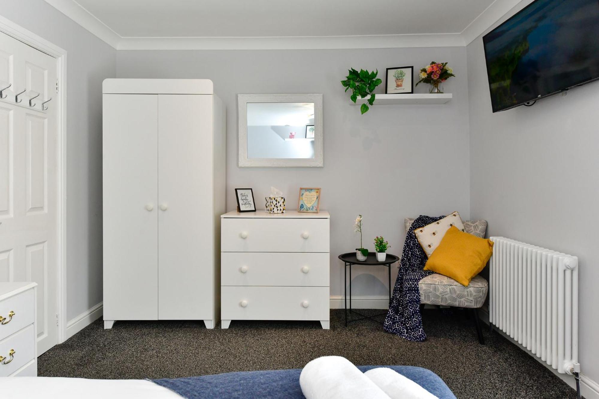 Free Parking - Heart Of The City - Superb Townhouse & Garden - Peaceful Area But Only 5Min Walk To Beach, Shops, Bars, Arena, Marina, Parks Swansea Eksteriør billede