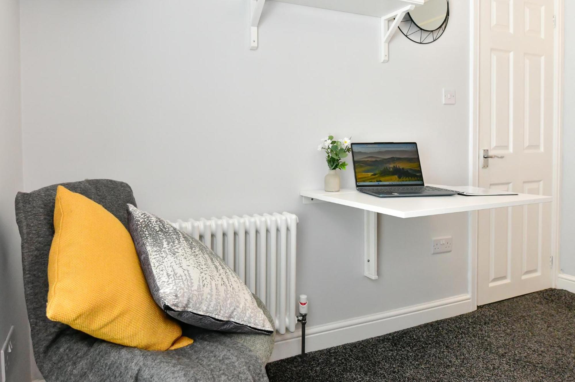 Free Parking - Heart Of The City - Superb Townhouse & Garden - Peaceful Area But Only 5Min Walk To Beach, Shops, Bars, Arena, Marina, Parks Swansea Eksteriør billede