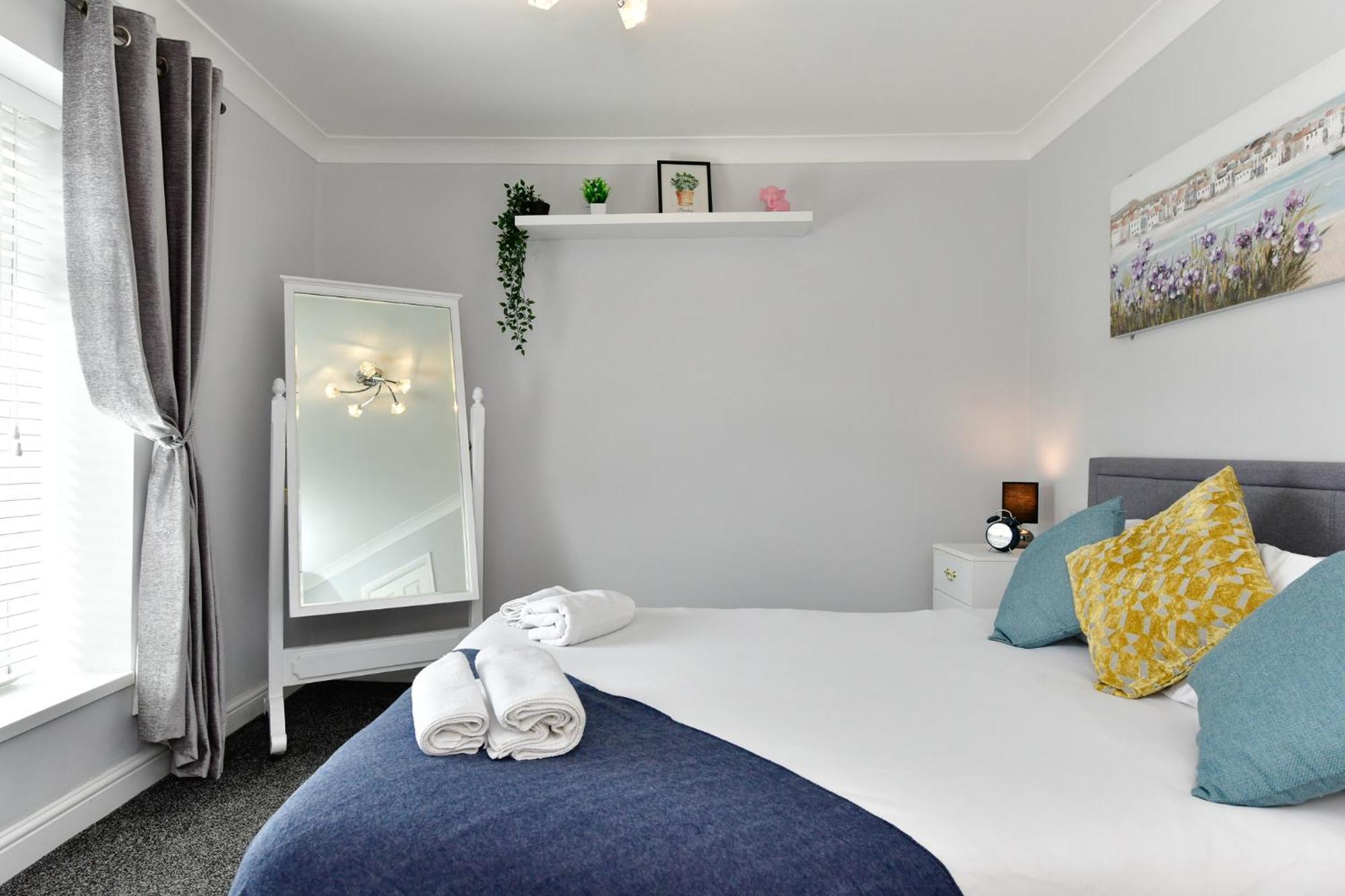 Free Parking - Heart Of The City - Superb Townhouse & Garden - Peaceful Area But Only 5Min Walk To Beach, Shops, Bars, Arena, Marina, Parks Swansea Eksteriør billede