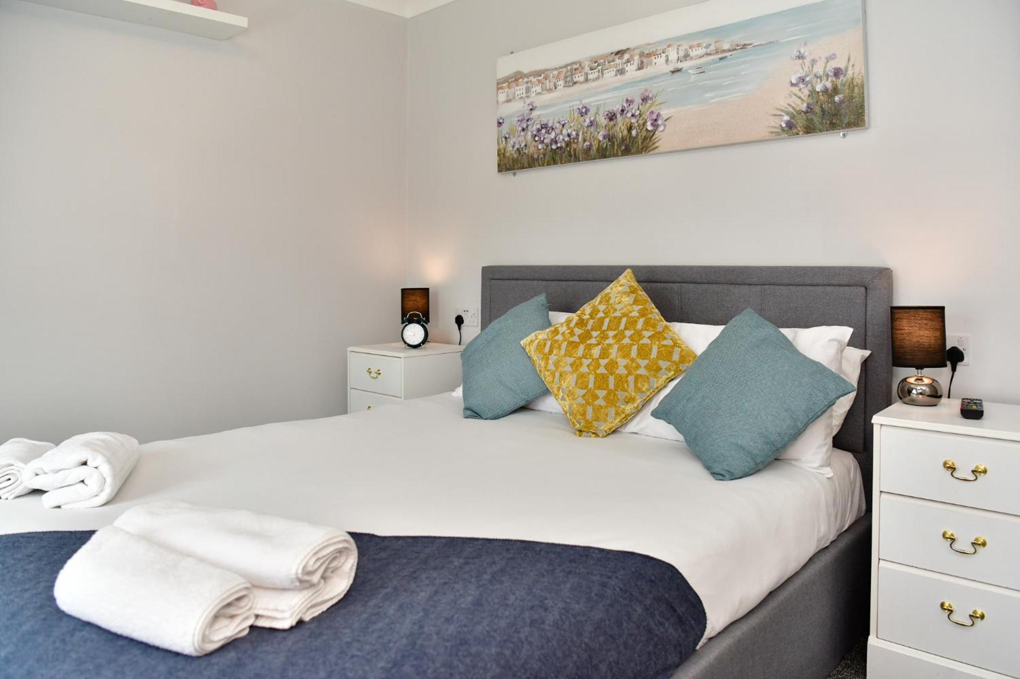 Free Parking - Heart Of The City - Superb Townhouse & Garden - Peaceful Area But Only 5Min Walk To Beach, Shops, Bars, Arena, Marina, Parks Swansea Eksteriør billede