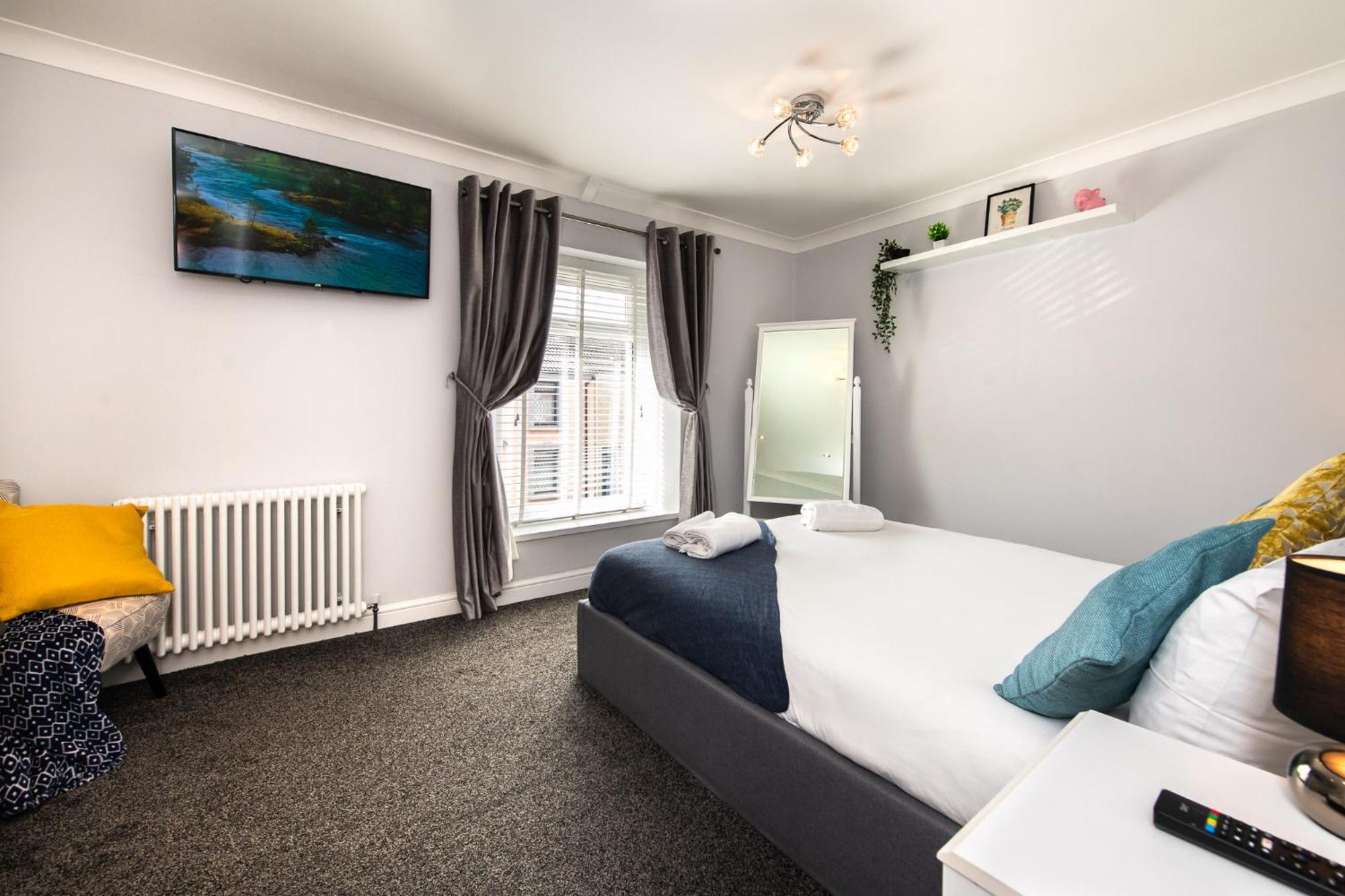 Free Parking - Heart Of The City - Superb Townhouse & Garden - Peaceful Area But Only 5Min Walk To Beach, Shops, Bars, Arena, Marina, Parks Swansea Eksteriør billede