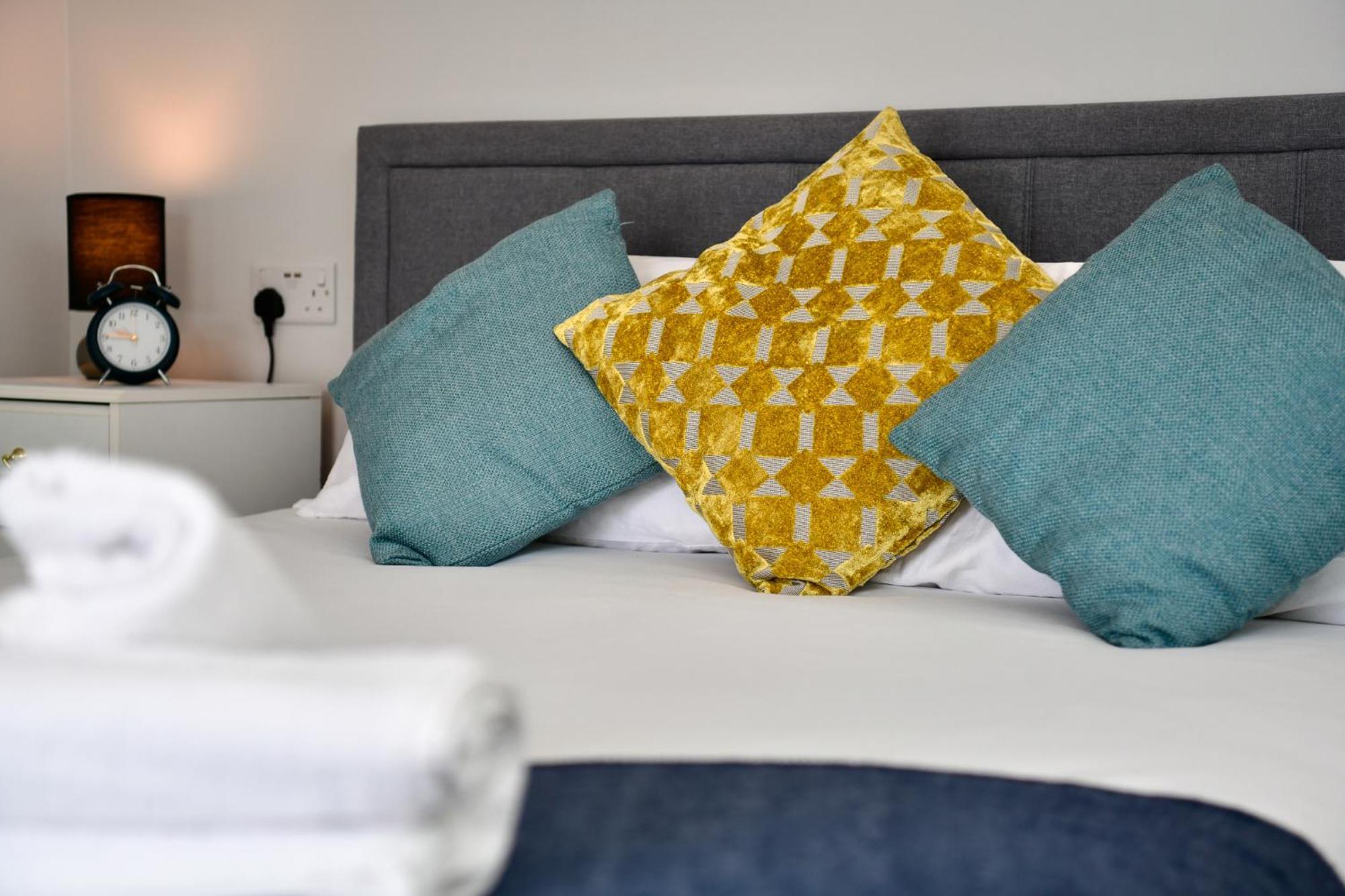 Free Parking - Heart Of The City - Superb Townhouse & Garden - Peaceful Area But Only 5Min Walk To Beach, Shops, Bars, Arena, Marina, Parks Swansea Eksteriør billede