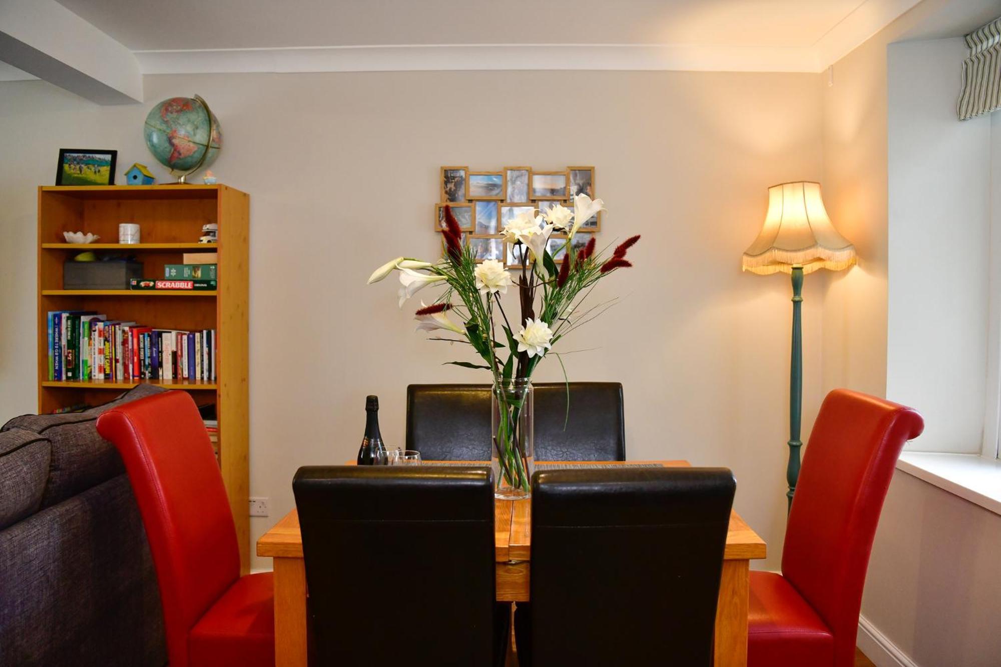 Free Parking - Heart Of The City - Superb Townhouse & Garden - Peaceful Area But Only 5Min Walk To Beach, Shops, Bars, Arena, Marina, Parks Swansea Eksteriør billede