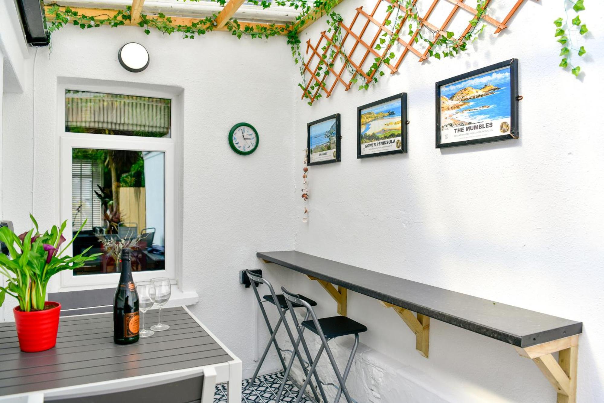 Free Parking - Heart Of The City - Superb Townhouse & Garden - Peaceful Area But Only 5Min Walk To Beach, Shops, Bars, Arena, Marina, Parks Swansea Eksteriør billede