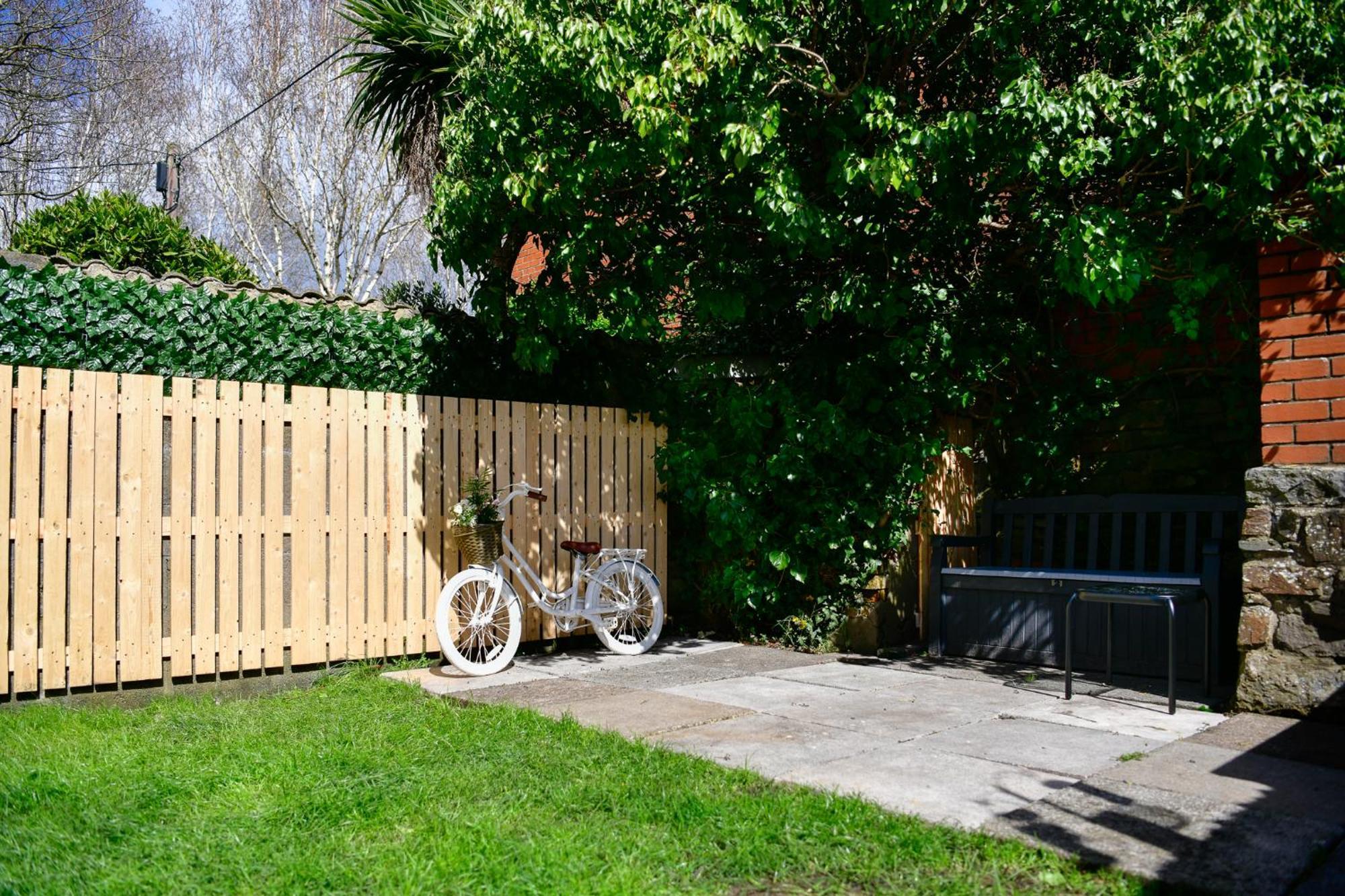 Free Parking - Heart Of The City - Superb Townhouse & Garden - Peaceful Area But Only 5Min Walk To Beach, Shops, Bars, Arena, Marina, Parks Swansea Eksteriør billede